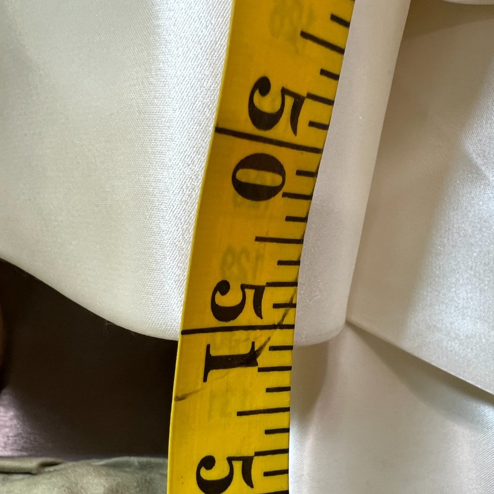 Vintage📌 Strapless Unique Tailored Wedding Gown with Long Train - Picture 7 of 16